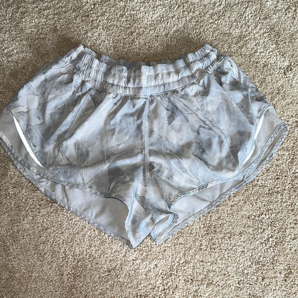 lululemon athletica Pants - Lululemon Hotty Hot Shorts 2.5”